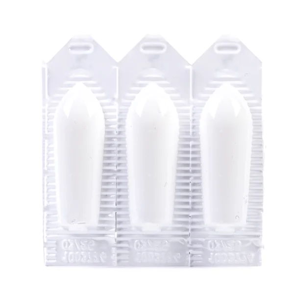 Ол видеоға көлікте ұйықтап жатқан әйелді қолмен ұстап алады.